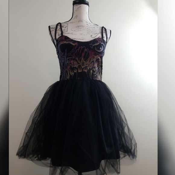 Iron fist - Picture 2 of 4